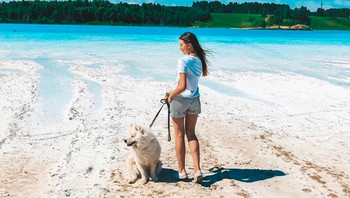 Danau tersebut berlokasi di dekat Novosibirsk, kota terbesar di Siberia. Dijuluki Maldives of Novisibirsk, lokasi tersebut amat populer dan bahkan punya akun Instagram sendiri. Foto: Instagram
