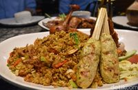 Ada Nasi Tumpeng Mini, Nasi Kapau, hingga Nasi Campur Bali Sedap di 5 Resto Ini