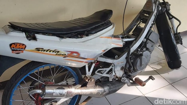 Oknum Bonek Curi Motor di Rembang Diringkus Warga Oknum Bonek Curi Motor di Rembang Diringkus Warga