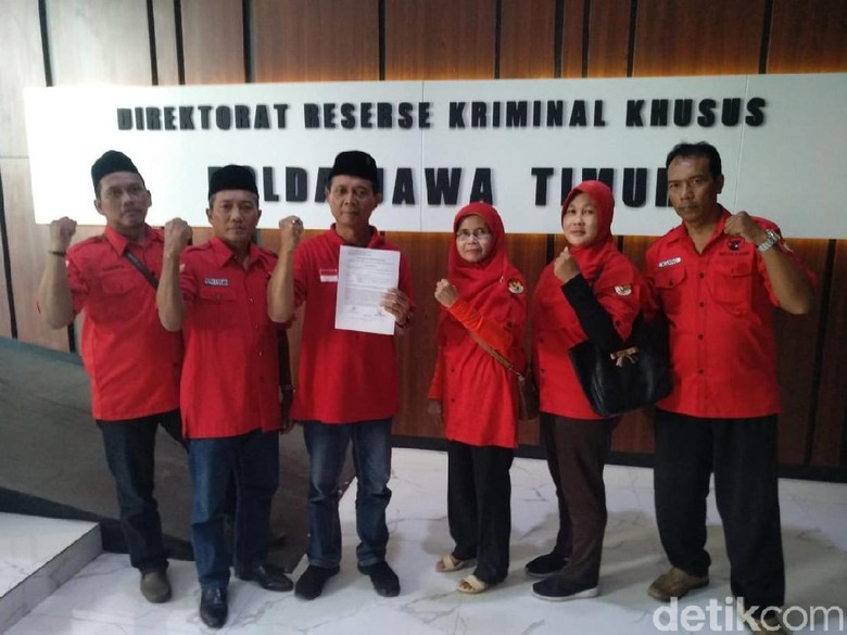 PDIP Surabaya Laporkan Akun Penyebar Foto Rekayasa Megawati dan Jokowi PDIP Surabaya Laporkan Akun Penyebar Foto Rekayasa Megawati dan Jokowi