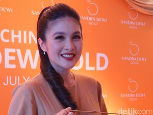 Adik Kandung Jadi Manajer, Sandra Dewi Kasih Gaji Berapa Sih?