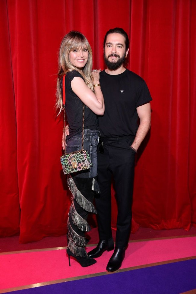 Heidi Klum sendiri juga berstatus janda. Dia pernah menikah dengan stylist Ric Pipino pada 1997. Pernikahan pertamanya berakhir pada 2002. Penggagas acara Project Runaway itu kemudian menikah dengan penyanyi Seal pada 2005 dan resmi bercerai di 2014. Dari pernikahan tersebut, Heidi dikaruniai tiga anak. Sebelumnya Heidi juga memiliki seorang anak dari mantan kekasihnya, Flavio Briatore. Foto: Getty Images