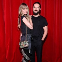 Heidi Klum sendiri juga berstatus janda. Dia pernah menikah dengan stylist Ric Pipino pada 1997. Pernikahan pertamanya berakhir pada 2002. Penggagas acara Project Runaway itu kemudian menikah dengan penyanyi Seal pada 2005 dan resmi bercerai di 2014. Dari pernikahan tersebut, Heidi dikaruniai tiga anak. Sebelumnya Heidi juga memiliki seorang anak dari mantan kekasihnya, Flavio Briatore. Foto: Getty Images