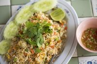 Nasgor Enak dari Thailand, Nasi Goreng Nanas, Tom Yum dan Ayam Basil