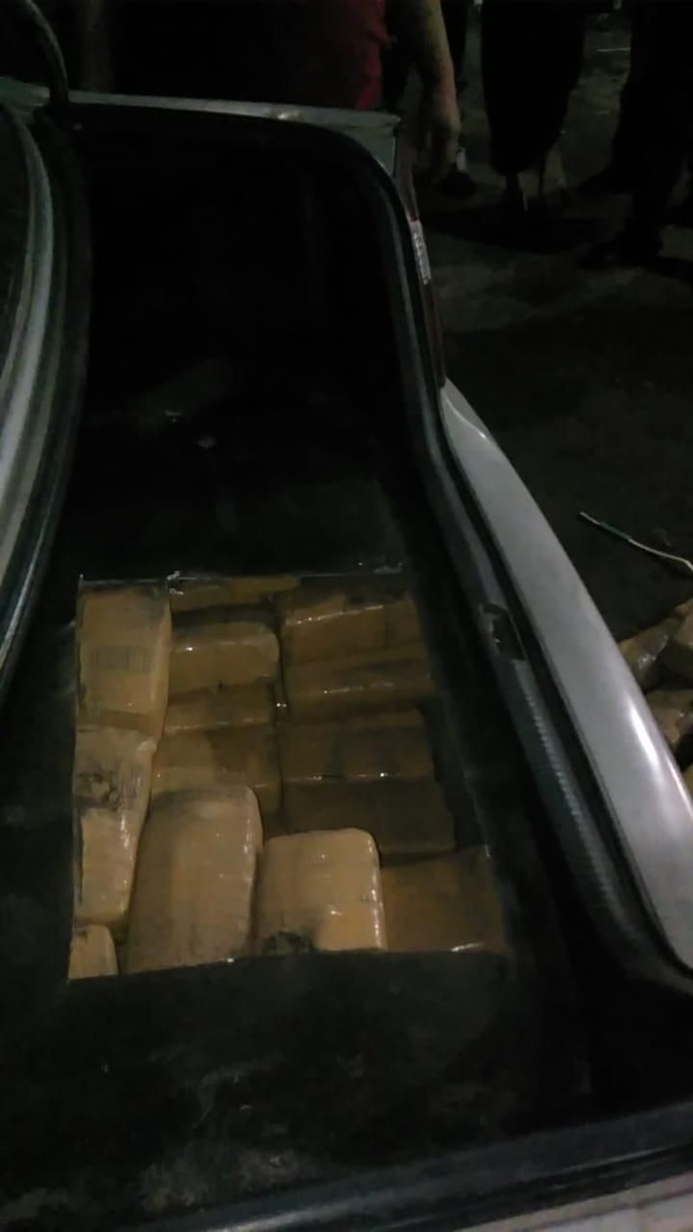 BNN Banten Tangkap Bule Asal Bekasi yang Sembunyikan 150 Kg Ganja BNN Banten Tangkap Bule Asal Bekasi yang Sembunyikan 150 Kg Ganja
