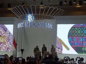 Pukul Bedug, Jokowi Buka Pameran UMKM di JCC Senayan