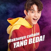 Dalam iklan yang telah dirilis online tersebut, Lucas tampil dengan konsep swag. Lucas juga menyebutkan sejumlah kalimat berbahasa Indonesia, salah satunya Cobain kuy yang tentunya bikin heboh para penggemar. Foto: Weibo/Fansite
