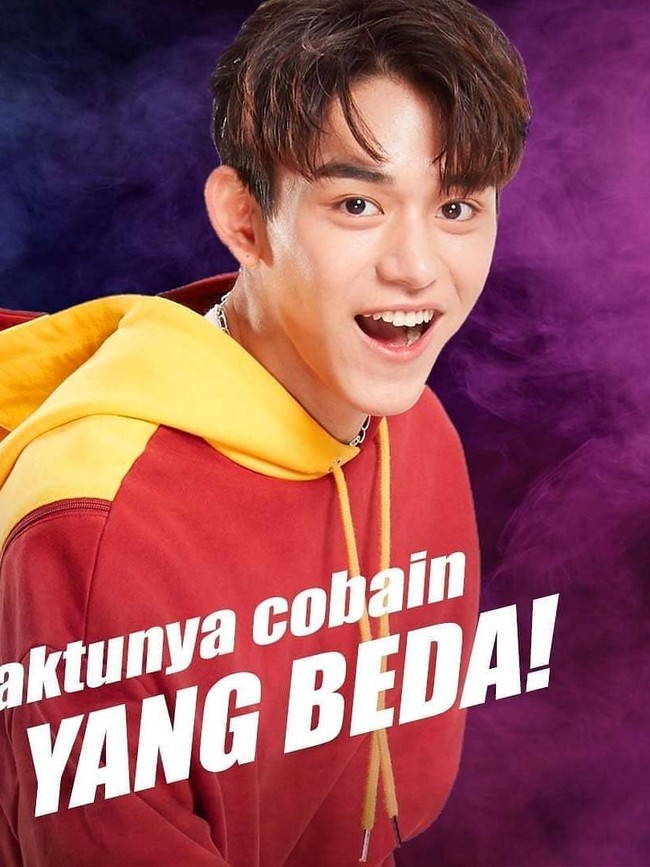 Dalam iklan yang telah dirilis online tersebut, Lucas tampil dengan konsep swag. Lucas juga menyebutkan sejumlah kalimat berbahasa Indonesia, salah satunya Cobain kuy yang tentunya bikin heboh para penggemar. Foto: Weibo/Fansite