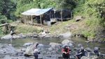 Foto: Basah-basahan di Curug Tilu Leuwi Opat Bandung