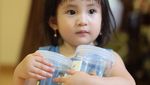 Cantik Kayak Princess, Begini Gaya Anak Nindy Kalau Lagi Ngemil