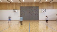 Di penjara tersebut juga disediakan ruang olahraga indoor yang dapat dimanfaatkan oleh seluruh tahanan di sana. Tak jarang mereka menghabiskan waktu dengan berolahraga mulai dari bermain basket hingga panjat dinding. Istimewa/Trond Isaksen/Statsbygg via Business Insider.