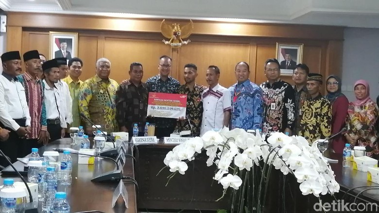 Kemensos Gelontorkan Bantuan Rp 2,9 M Pascabentrok di Buton Kemensos Gelontorkan Bantuan Rp 2,9 M Pascabentrok di Buton