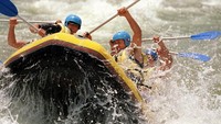 Olahraga ini sangat dikenal banyak orang yaitu Arung Jeram, olahraga yang membutuhkan kekompakan. Adam Pretty/ALLSPORT/ Getty Images.