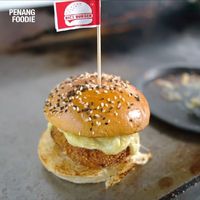 Kamu Mau? Burger Isi Durian Musang King Creamy Plus Mozzarella Mulur