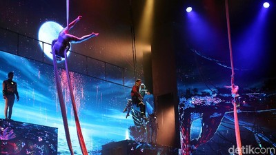 Penari Rusia Pukau Pengunjung Trans Studio Cibubur