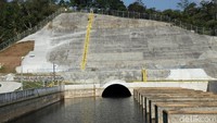 PLTA Rajamandala menjadi PLTA yang menggunakan Penstock terbesar di Indonesia dan Spiral Case berbahan beton pertama di Indonesia. Selain itu juga merupakan PLTA dengan waterway sistem labirin pertama di Indonesia dengan diameter terowongan terbesar di Indonesia.