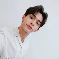 Pria 20 tahun ini pun dikenal sebagai salah satu visual atau member paling tampan di NCT. Tak heran jika ia terpilih sebagai bintang iklan. Foto: Weibo/Fansite