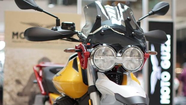 PT Piaggio Indonesia menampilkan seri terbaru dari Moto Guzzi, Moto Guzzi V85TT. Motor ini memadukan gaya klasik dunia off-road dengan elemen teknologi canggih.