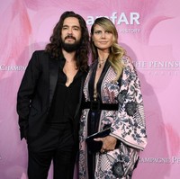 Kini Heidi Klum dan Tom Kaulitz dikabarkan sudah resmi menikah. Pernikahan mereka digelar pada Februari 2019. Heidi sendiri belum mengonfirmasi mengenai kabar pernikahannya ini. Foto: Getty Images