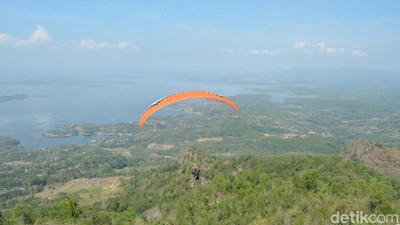 Foto: Sensasi Melayang di Langit Wonogiri yang Cantik