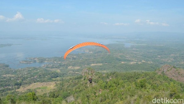 Foto: Sensasi Melayang di Langit Wonogiri yang Cantik