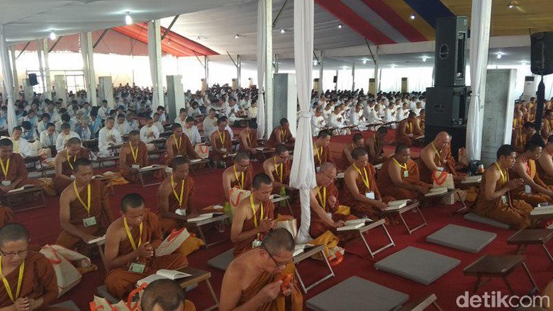 Umat Buddha Laksanakan Indonesia Tipitaka Chanting di Borobudur Umat Buddha Laksanakan Indonesia Tipitaka Chanting di Borobudur