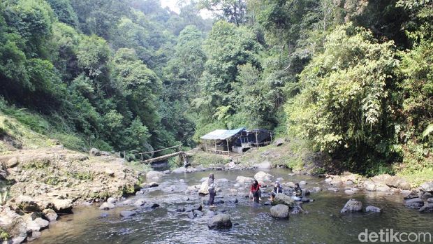 Curug Tilu Leuwi Opat