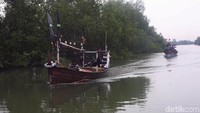 Warga desa Pusung Kapal banyak beraktivitas dengan kapal guna mencari ikan di kawasan ini hingga ke selat malaka.