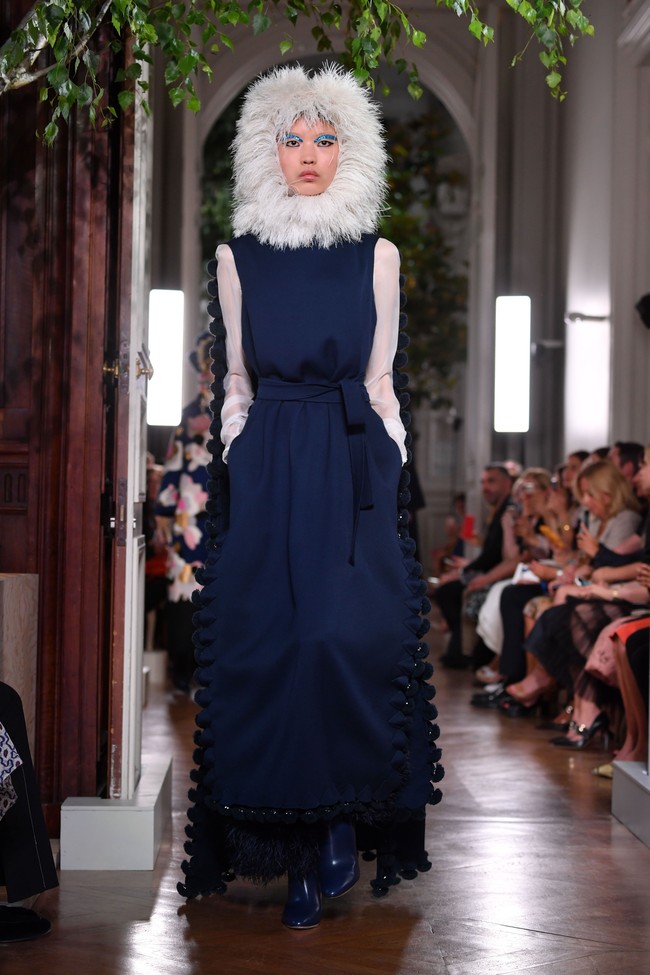 Fashion show baju unik Valentino di Paris Fashion Week. 03/07/2019. Prancis. Foto: Pascal Le Segretain/Getty Images