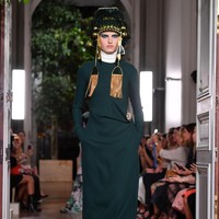 Fashion show baju unik Valentino di Paris Fashion Week. 03/07/2019. Prancis. Foto: Pascal Le Segretain/Getty Images