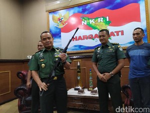 6 Senapan Serbu Sisa Konflik Aceh Diserahkan ke TNI