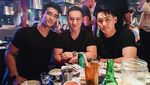 Kekar Berotot, Begini Gantengnya Alex Landi Saat Selfie di Dapur