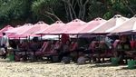 Foto: Ramainya Pantai Pulau Merah Saat Libur Sekolah