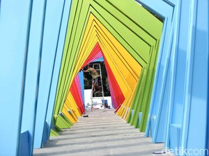 Yuk ke Istora! Nonton Indonesia Open dan Berfoto di Jembatan Warna-warninya