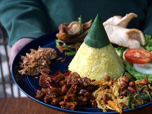 Ada Nasi Tumpeng Mini, Nasi Kapau, hingga Nasi Campur Bali Sedap di 5 Resto Ini