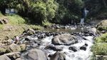Foto: Basah-basahan di Curug Tilu Leuwi Opat Bandung