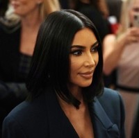 Kim Kardashian yang memamerkan kehidupan mewahnya lewat reality show terlahir dari keluarga kaya. Ayahnya, Robert Kardashian adalah pengacara ternama. Sang ayah juga termasuk salah satu pendiri media yang menginformasikan perdagangan saham, Radio & Record. Dan media tersebut kemudian dijual ke orang lain dengan keuntungan besar untuk Robert. Foto: Alex Wong/Getty Images
