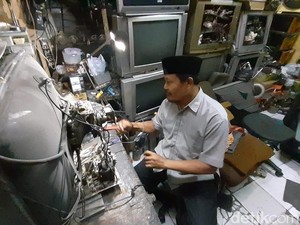 Masih Ada Rupiah di Balik TV dan Radio Jadul