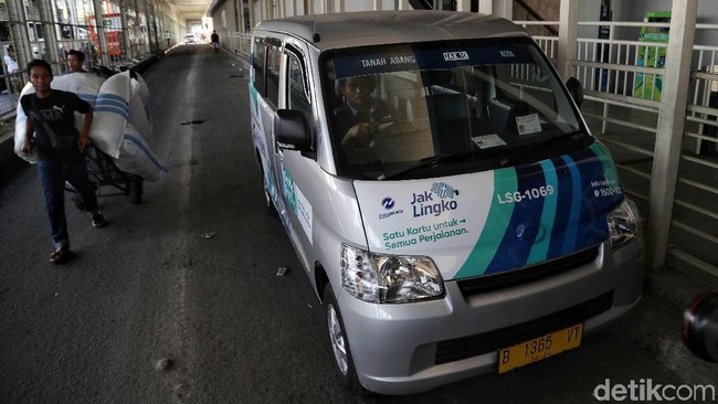 Mobil Termurah Suzuki sampai Emak-emak Ngebut Masuk Tol