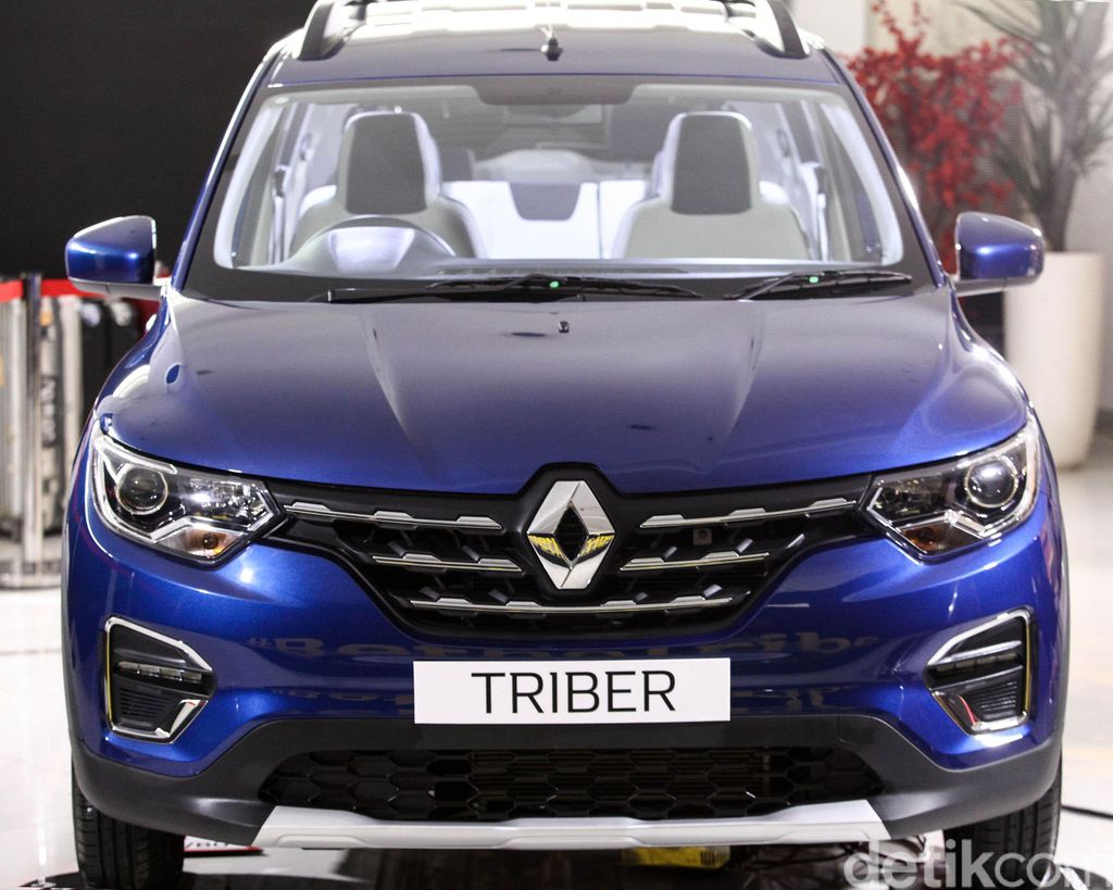 PT Maxindo Renault Indonesia memperkenalkan secara resmi Renault Triber kepada media dalam acara The Exclusive Sneak Peek of The New Renault Triber, di Bintaro, Tangerang, Jum'at (12/7/2019).