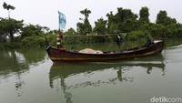 Sungainya memang tak terlalu jernih. Meski begitu, sungai ini sudah sangat membantu warga. Contoh saja salah satu air terjun yang airnya dialiri dari Sungai Tamiang. Di sana, para warga bisa memanfaatkannya sebagai Pembangkit Listrik Tenaga Mikro Hidro (PLTMH).