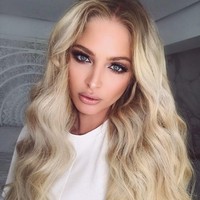 Model asal Rusia ini dikenal oleh publik karena perselingkuhannya dengan bintang rap bernama Timati. Namun hubungan mereka kini kandas. Seperti dilansir Sputnik News, Timati meninggalkan Alena demi model Rusia lainnya, Anastasia Reshetova.Foto: Instagram