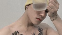 Son Tung tak hanya punya wajah yang tampan. Ia juga memiliki suara yang merdu, karenanya ia dijuluki sebagai Pangeran Pop Vietnam. Foto: Instagram sontungmtp