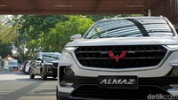 Sebelumnya Product Planning Wuling Motors Indonesia Danang Wiratmoko menyebut salah satu fitur yang dihilangkan adalah defogger yakni fitur pada mobil yang berguna mengurangi embun atau buram saat kondisi cuaca basah atau musim hujan. Foto: Luthfi Anshori