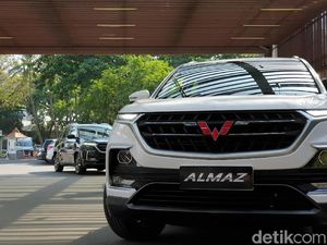 Wuling Banderol Almaz 7-Seater Mulai Rp 260 Jutaan