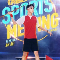 Selain sebagai personel boyband, Lucas juga cukup sering tampil dalam variety show. Lucas semakin dikenal publik setelah tampil di acara Real Men 300 dan Law of The Jungle. Di China, Lucas juga menjadi salah satu anggota tetap Keep Running. Ia pun dikenal punya tingkah yang humoris. Foto: Weibo/Fansite