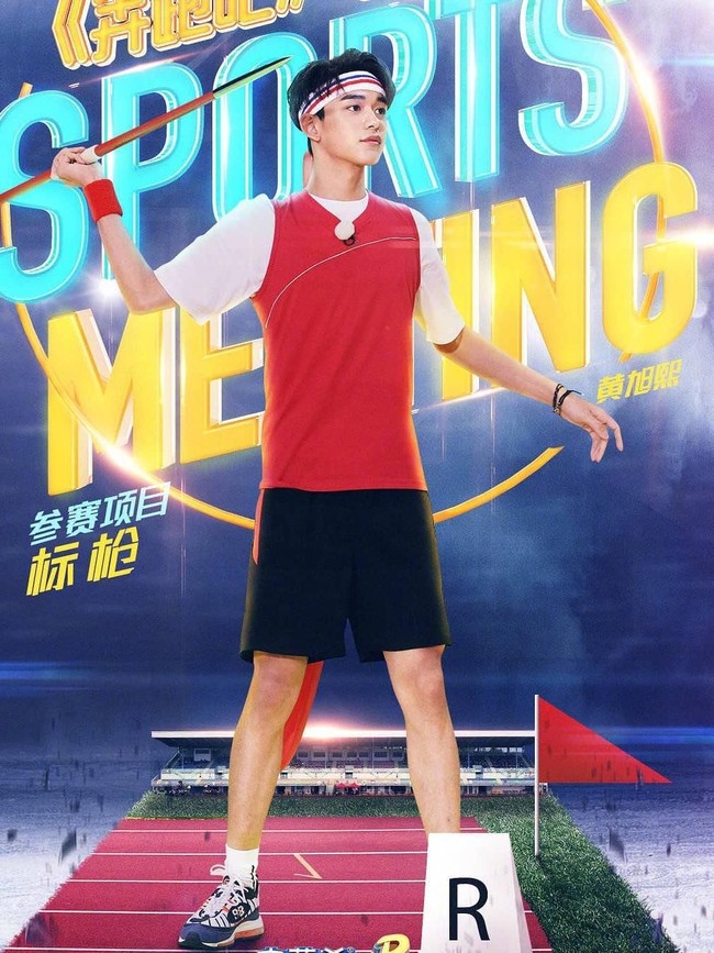 Selain sebagai personel boyband, Lucas juga cukup sering tampil dalam variety show. Lucas semakin dikenal publik setelah tampil di acara Real Men 300 dan Law of The Jungle. Di China, Lucas juga menjadi salah satu anggota tetap Keep Running. Ia pun dikenal punya tingkah yang humoris. Foto: Weibo/Fansite