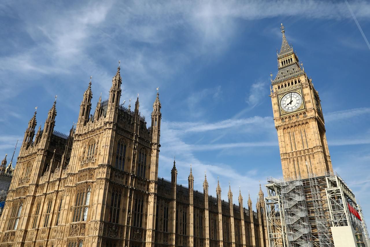 Menara Elizabeth dan lonceng 'Big Ben' di Gedung Parlemen, London, Inggris (14/8/2019). (REUTERS / Neil Hall)