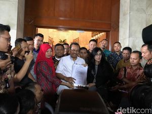 Jaksa Agung Tangguhkan Eksekusi, Baiq Nuril Menangis Terharu