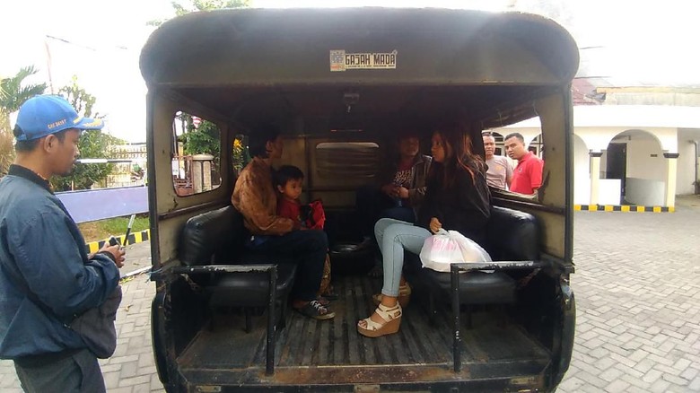 Polisi Kejar Calon Menantu yang Bawa Lari Mobil Keluarga Asal Bandung Polisi Kejar Calon Menantu yang Bawa Lari Mobil Keluarga Asal Bandung